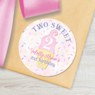 Sticker Rond DEUX SWEET rose pourpre crème glacée 2e anniversai