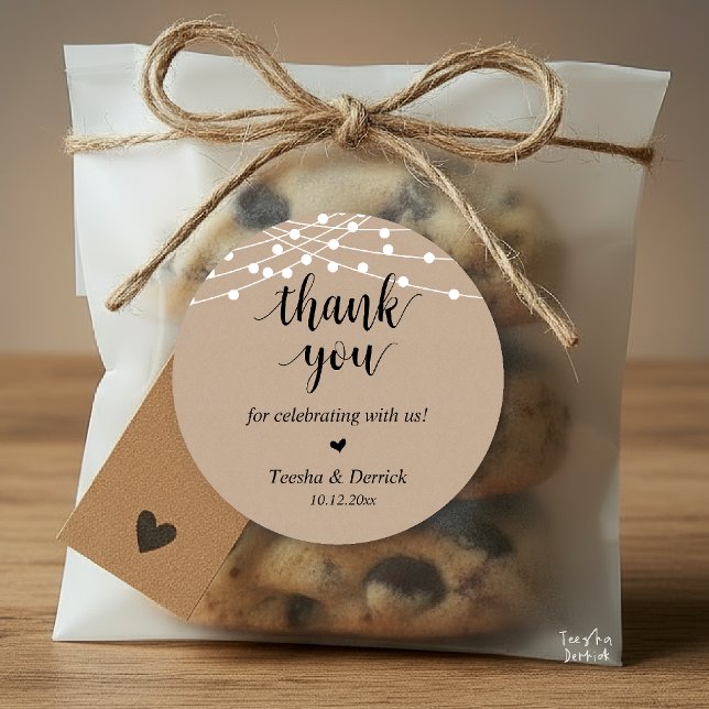 Sticker Rond Dîner Rustique moderne Mariage Merci Cadeaux (Modern Rustic Wedding Dinner Thank You Gifts Classic Round Sticker cute heart Kraft String Lights)
