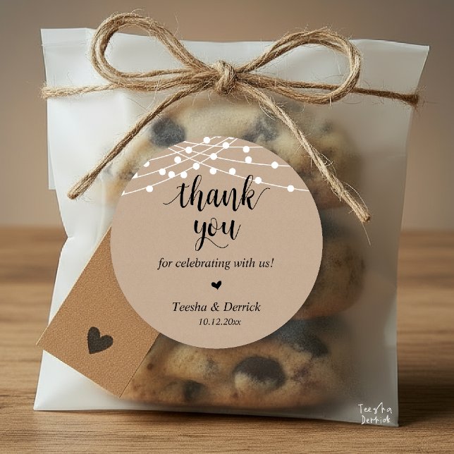 Sticker Rond Dîner Rustique moderne Mariage Merci Cadeaux (Modern Rustic Wedding Dinner Thank You Gifts Classic Round Sticker cute heart Kraft String Lights)