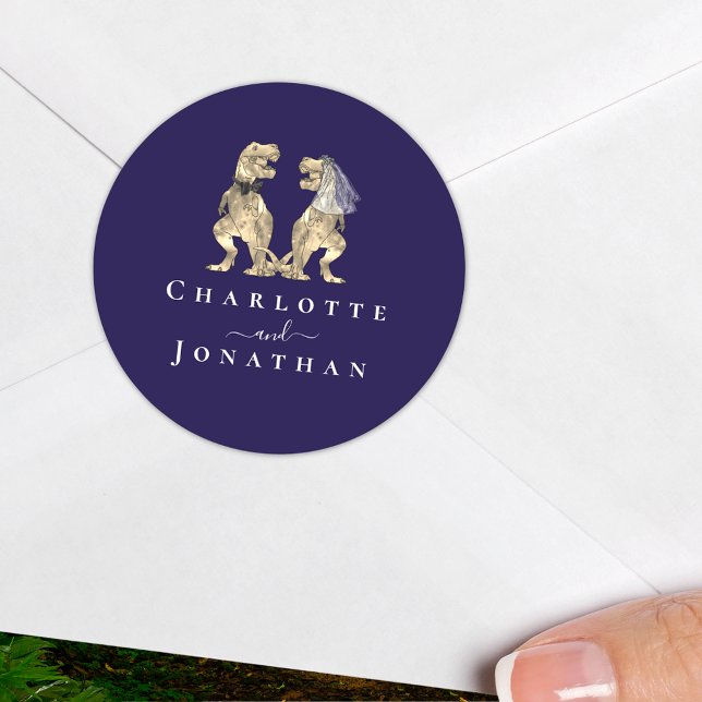 Sticker Rond Dinosaur Mariage Marine Bleu & Blanc Personnalisé (Dinosaur theme wedding navy blue and white personalized sticker T-Rex dino bride and groom names)