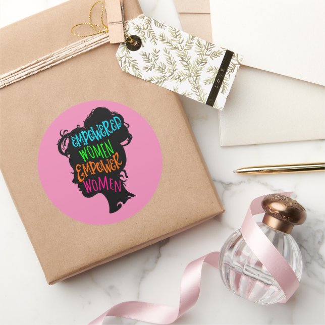Sticker Rond Donner aux femmes les moyens d'agir (Cadeaux)