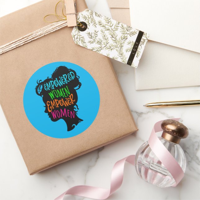Sticker Rond Donner aux femmes les moyens d'agir (Cadeaux)