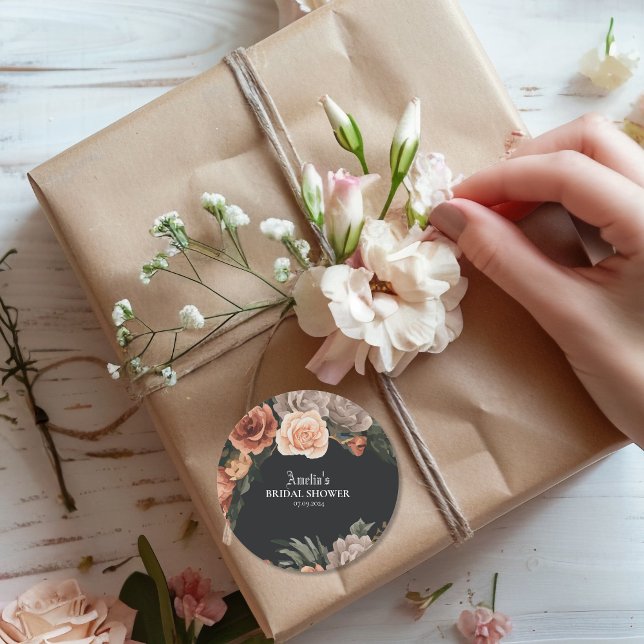 Sticker Rond Dramatique sombre et mystérieux shower de mariage  (Créateur téléchargé)