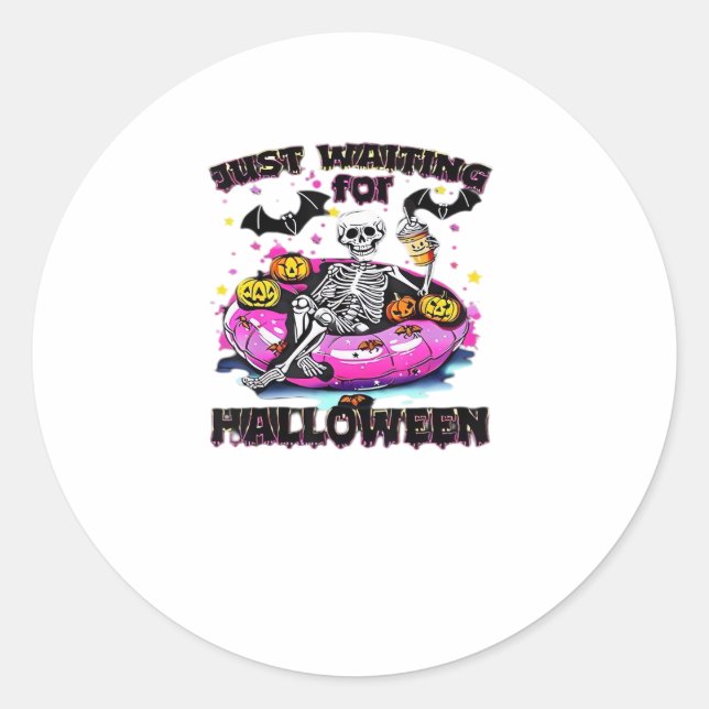 Sticker Rond Drôle, attendant juste Halloween squelette effraya (Devant)