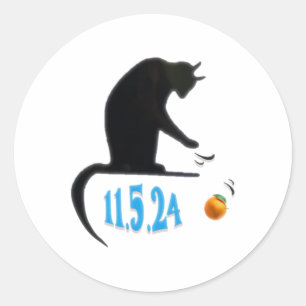 Sticker Rond Drôle Chat Swatant Orange Off Table Sur La Date De