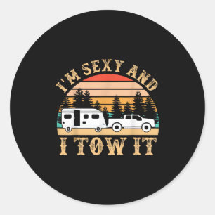 Sticker Rond Drôle de camping-car RV Je suis Y et je le remorqu