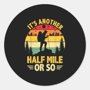 Sticker Rond Drôle de randonnée camping encore un demi-mile ou