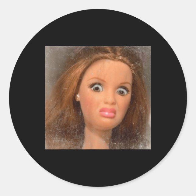 Sticker Rond Drôle dégoûtant poupée visage mème _1 (Devant)