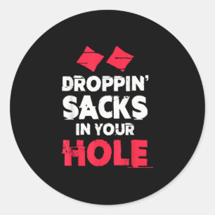 Sticker Rond Drôle Équipe Cornhole Droppin Sacks Dans Votre Tro