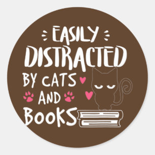 Sticker Rond Drôle facile distrait par les chats et livres chat