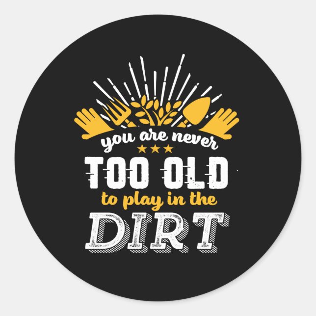 Sticker Rond Drôle Jardinage jamais trop vieux pour jouer dans  (Devant)