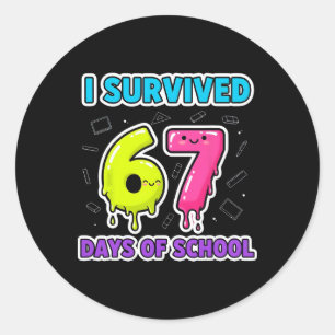 Sticker Rond Drôle je ai survécu 67 jours école goutte à goutte