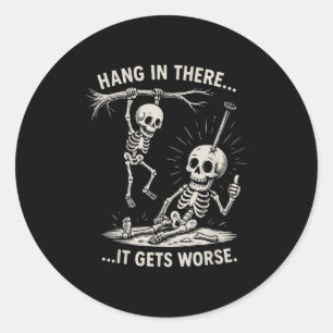 Sticker Rond Drôle Skeleton Hang Dans Là Humour Sombre Hallowee