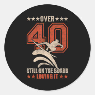 Sticker Rond Drôle Surfer Cool Dude Surfboard 40 ans Surfi