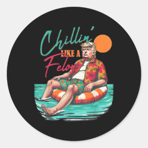 Sticker Rond Drôle Trump Chilling Comme Un Felon Été 2024