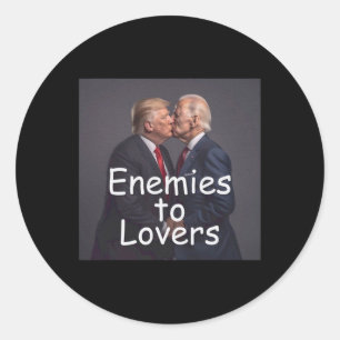 Sticker Rond Drôle Trump Et Biden S'Embrasser