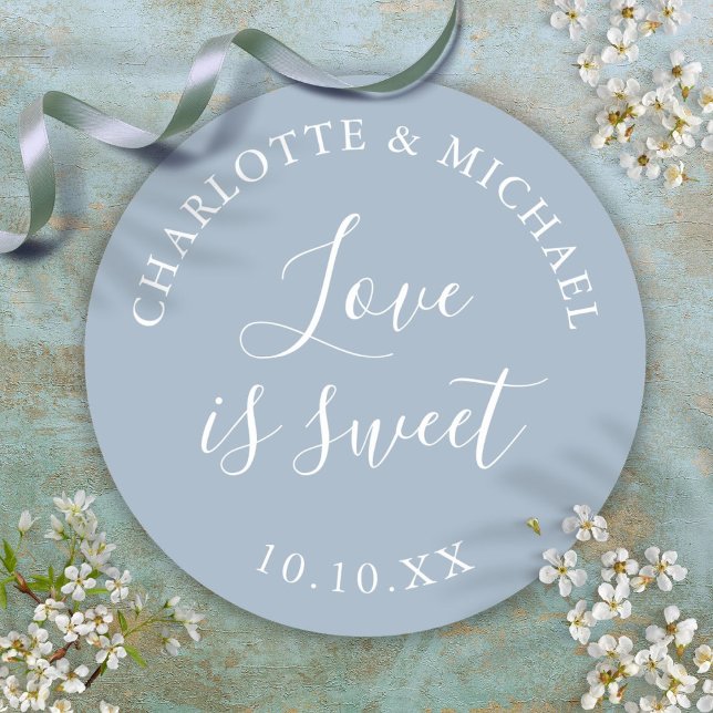 Sticker Rond Dusty Blue Amour Est Un Mariage Doux Faveur (Dusty Blue Love Is Sweet Wedding Favor Classic Round Sticker)