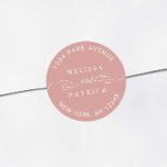 Sticker Rond Dusty Rose Elegant Wedding Adresse de retour<br><div class="desc">Étiquette noire et blanche avec vos noms et adresse de retour.</div>