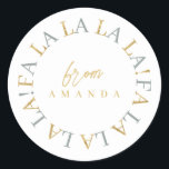 Sticker Rond Earth Tones Gold Christmas Fa La La ID1009<br><div class="desc">Si vous vous demandez quelles combinaisons de couleurs choisir pour votre décoration de Noël et vos fournitures d'enveloppement cadeau cette année, j'ai créé des collections de motifs de coordination pour rendre la vie un peu plus facile. Cet élégant design typographique de Noël présente "Fa La" dans un motif circulaire en...</div>