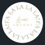 Sticker Rond Earth Tones Gold Christmas Fa La La ID1009<br><div class="desc">Si vous vous demandez quelles combinaisons de couleurs choisir pour votre décoration de Noël et vos fournitures d'enveloppement cadeau cette année, j'ai créé des collections de motifs de coordination pour rendre la vie un peu plus facile. Cet élégant design typographique de Noël présente "Fa La" dans un motif circulaire en...</div>