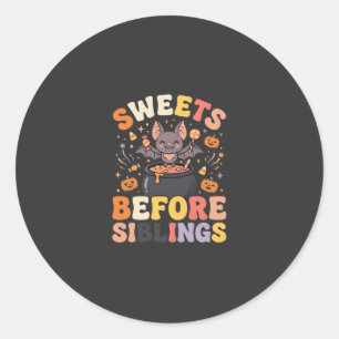 Sticker Rond Échange de bonbons d'Halloween entre frères et sœu