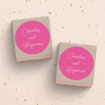 Sticker Rond Écriture manuscrite moderne Nom du Mariage rose ch<br><div class="desc">Écriture manuscrite moderne stylé Mariage Noms Sticker rond classique en rose chaud</div>