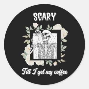 Sticker Rond Effrayant Jusqu'à ce que j'obtienne mon café Squel