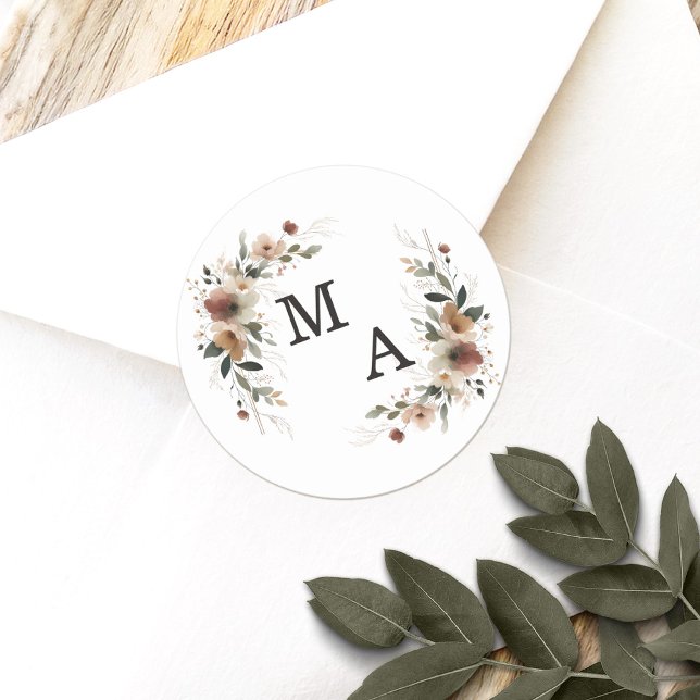 Sticker Rond Élégance Ethérée Floral Wreath Mariage Monogramme (Seal your wedding details with love using our custom monogram stickers, tailored for elegance.)