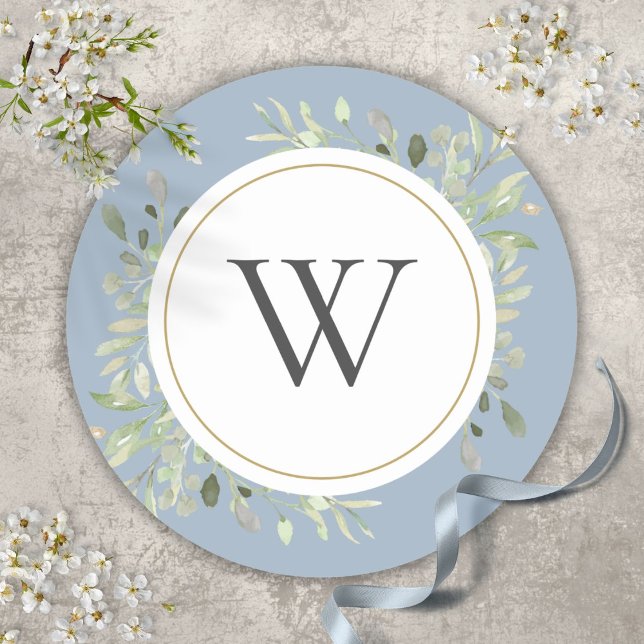 Sticker Rond Élégant bleu Dusty vert Monogramme initial (Elegant Dusty Blue Greenery Monogram Initial Classic Round Sticker)