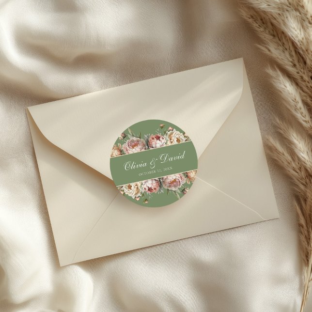 Sticker Rond Élégant Blush Sage Green Peonies Mariage (Elegant Blush Sage Green Peonies Wedding Classic Round Sticker on a wedding envelope)