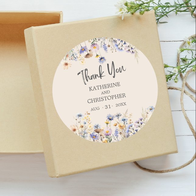 Sticker Rond Elégant BOHO Dusty Blue Floral Mariage Merci (BOHO Wildflower Thank You Wedding Sticker with light blue and yellow wildflowers, wedding details.)