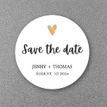 Sticker Rond Elegant Clean Mariage Gold Heart Enregistrer la da<br><div class="desc">Élégant autocollant entièrement personnalisable modèle avec fausse icône de coeur d'or.</div>