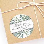 Sticker Rond Elégant Eucalyptus Merci Mariage<br><div class="desc">Les stickers élégants pour mariage sont conçus avec un style biologique moderne, combinant rayures horizontales avec feuillage vert botanique et belle typographie noir et blanc. L'aquarelle verte comprend des branches d'eucalyptus, d'eucalyptus feuille et d'argent, dans des tons doux et verdoyants de menthe, de vert, d'olive et de bleu muet. Parfait...</div>