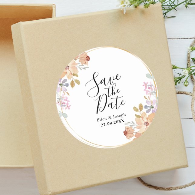 Sticker Rond Élégant faire-part de mariage aquarelle verdure à  (Wedding save the date sticker adds graceful botanical warmth guests will remember.)