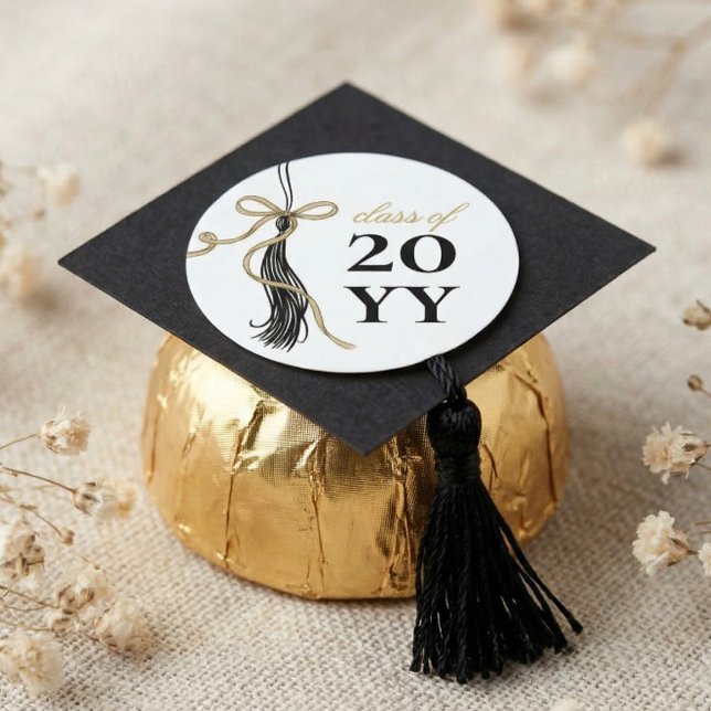 Sticker Rond Elegant Grad Tassel Gold Bow Graduation Class of (Elegant Grad Tassel Gold Bow Graduation Class of Classic Round Sticker)