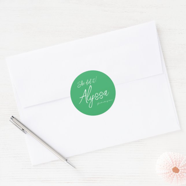 Sticker Rond Elegant Green Graduation Party She Did It (Enveloppe)