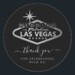 Sticker Rond Elégant Las Vegas Destination Merci de mariage<br><div class="desc">Célébrez dans le style avec ces autocollants de mariage modernes et très tendance. Ce design est facile à personnaliser avec votre libellé d'événement spécial et vos invités seront ravis quand ils reçoivent ces fabuleux autocollants.</div>