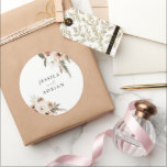 Sticker Rond Élégant Mariage Floral Boho<br><div class="desc">Élégant Sticker Mariage Boho Floral Voir collection correspondante dans Niche et Nest Store</div>