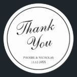 Sticker Rond Élégant Mariage noir et blanc élégant<br><div class="desc">Autocollant mariage traditionnel en noir et blanc classique avec un design simple avec "Merci" dans une calligraphie élégante à l'intérieur d'une mince bordure. Ce design élégant est parfait pour un mariage formel. Ces autocollants sont excellents comme enveloppes scellées ou pour les faveurs de la fête.</div>