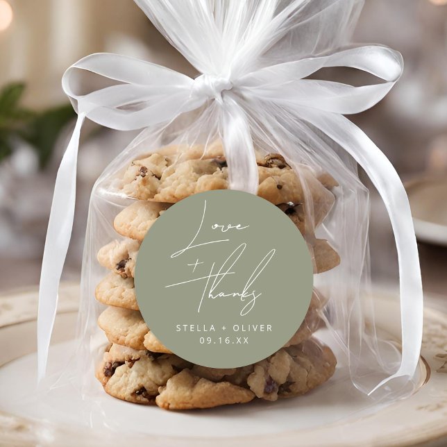 Sticker Rond Élégant mariage vert sauge écriture Love + Thanks (Elegant Sage Green Script Love + Thanks Wedding Classic Round Sticker)