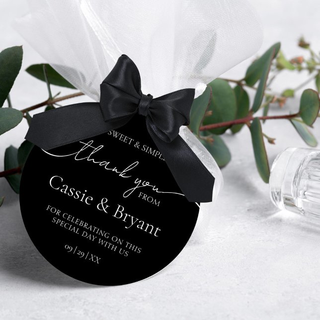 Sticker Rond Élégant Merci Mariage moderne noir et blanc (Elegant black and white wedding sticker for thank you gifts)
