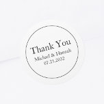Sticker Rond Élégant minimal Merci Mariage blanc classique<br><div class="desc">Un mariage blanc minimaliste et élégant vous remercie des autocollants pour les faveurs des clients,  conçus pour correspondre à toute suite d'invitation et de papeterie.</div>