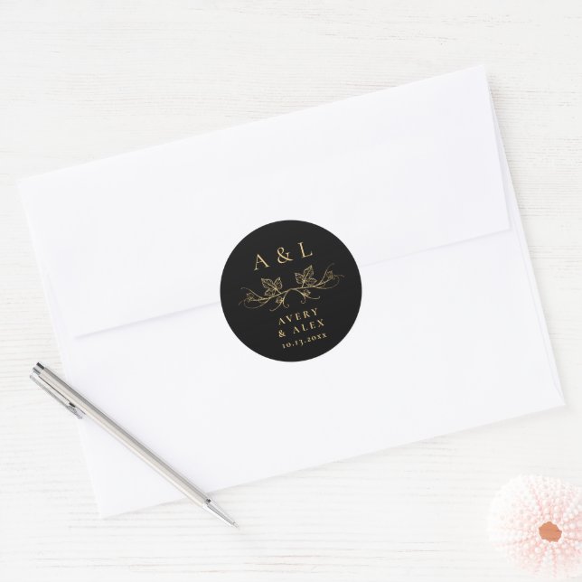 Sticker Rond Élégant minimal Noir Monogramme Mariage Crest (Enveloppe)