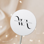 Sticker Rond Élégant Monogramme classique Typographie Mariage<br><div class="desc">Élégant Monogramme classique Typographie Mariage classique Sticker rond classique</div>