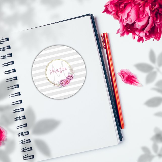 Sticker Rond Élégant Monogramme Floral Gris Rose (Elegant Floral Monogram Pink Grey Stripes Classic Round Sticker)