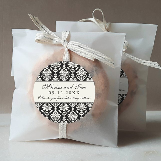 Sticker Rond Élégant Monogramme Mariage damassé noir et ivoire (Créateur téléchargé)