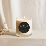 Sticker Rond Elégant Monogramme Noir & Or Wreath Wedding Favor<br><div class="desc">Célébrez en style avec ces stickers de mariage élégants et très tendance. Le design est facile à personnaliser avec votre propre monogramme initial, noms et date mariage et vos invités seront ravis quand ils reçoivent ces fabuleux stickers de faveur. Si vous désirez des articles correspondants, veuillez nous contacter et nous...</div>