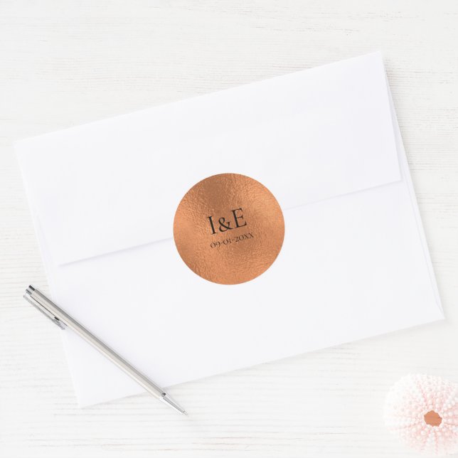 Sticker Rond Élégant Monogrammes Mariage Date Faux Copper Foil (Enveloppe)