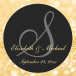 Sticker Rond Élégant Noir Monogramme Noir Mariage Enregistrer l<br><div class="desc">Personnalisé, personnalisé, beau, élégant, chic, mariage marié & marié monogramme enregistrer la date classique feuille d'autocollants ronds. Pour customiser, il suffit de taper le monogramme / initiales, les noms de mariée et de mariée, et la date du mariage. Pendant que vous personnalisez, vous pourrez voir un aperçu tout au long...</div>