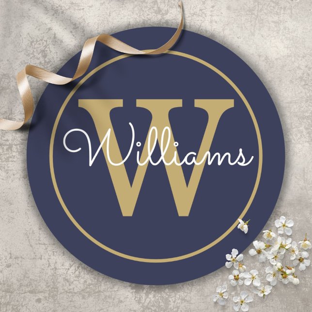 Sticker Rond Élégant nom de script de monogramme or bleu marine (Elegant Gold Monogram Script Name Navy Blue Classic Round Sticker)